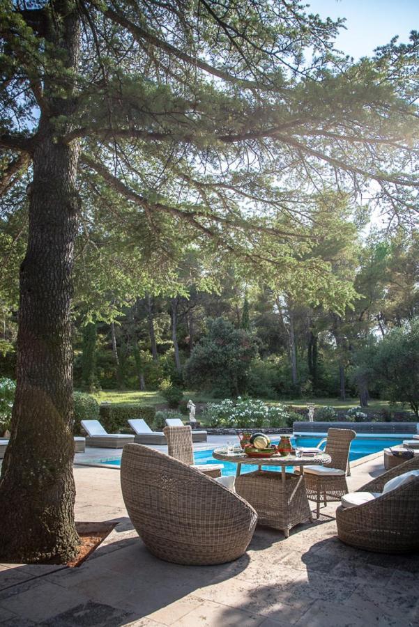 Domaine De La Tourelle Orgon Buitenkant foto